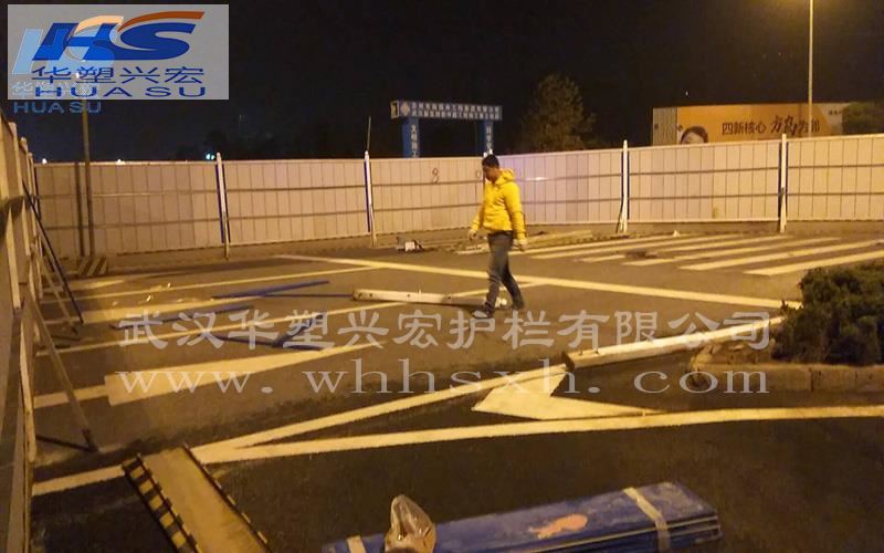 漳河大道金属围挡施工